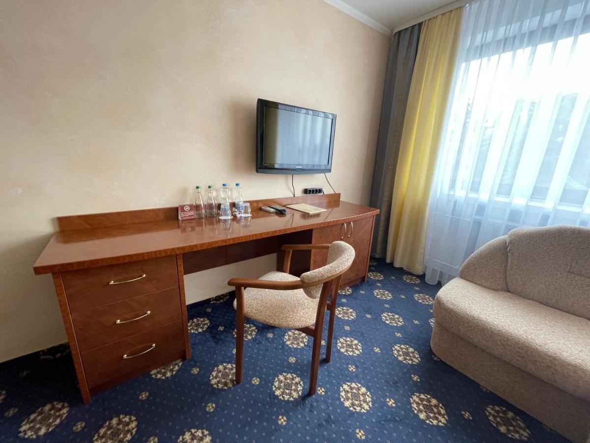 לוצק Hotel Complex Ukraine מראה חיצוני תמונה